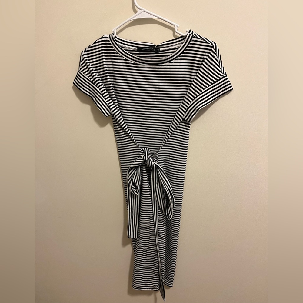 Midi stripped t shirt dress with tie black and white